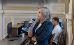 na zdjęciu osoby podczas spotkania