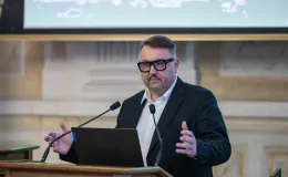 na zdjęciu osoby podczas spotkania