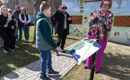 na zdjęciu osoby podczas spotkania