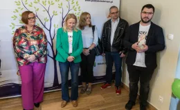 na zdjęciu osoby podczas spotkania