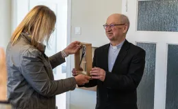 na zdjęciu osoby podczas spotkania