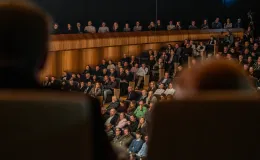 na zdjęciu muzycy na scenie