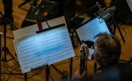na zdjęciu muzycy na scenie