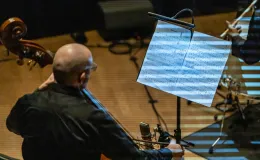 na zdjęciu muzycy na scenie