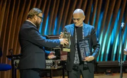 na zdjęciu muzycy na scenie