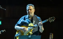 na zdjęciu muzycy na scenie