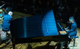 na zdjęciu muzycy na scenie