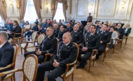 na zdjęciu osoby podczas uroczystości