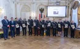 na zdjęciu osoby podczas uroczystości