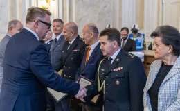 na zdjęciu osoby podczas uroczystości