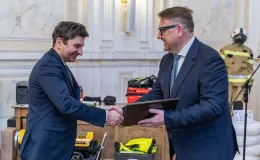 na zdjęciu osoby podczas uroczystości