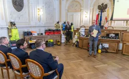 na zdjęciu osoby podczas uroczystości