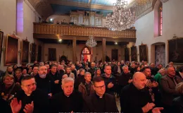 na zdjęciu osoby podczas koncertu w kościele