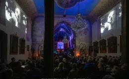 na zdjęciu osoby podczas koncertu w kościele