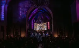 na zdjęciu osoby podczas koncertu w kościele