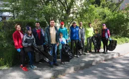 na zdjęciu uczestnicy akcji - Osiedle Piastowskie