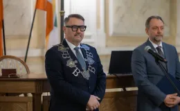 na zdjęciu osoby podczas ceremonii