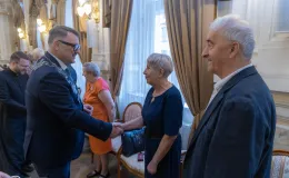 na zdjęciu osoby podczas ceremonii