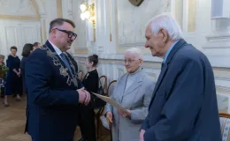 na zdjęciu osoby podczas ceremonii