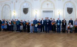 na zdjęciu osoby podczas ceremonii