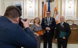 na zdjęciu osoby podczas ceremonii