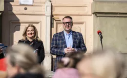 na zdjęciu osoby podczas korowodu