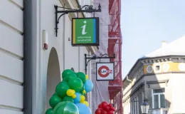 na zdjęciu osoby podczas otwarcia 