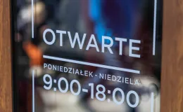 na zdjęciu osoby podczas otwarcia 