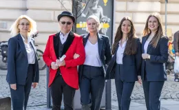 na zdjęciu osoby podczas otwarcia 