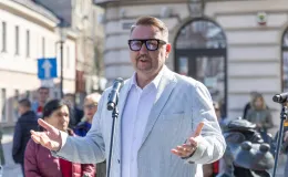 na zdjęciu osoby podczas otwarcia 