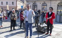 na zdjęciu osoby podczas otwarcia 