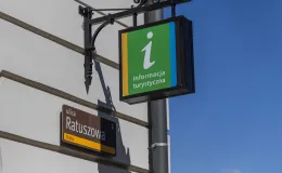 na zdjęciu osoby podczas otwarcia 