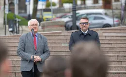 na zdjęciu osoby podczas tańczenia poloneza