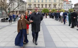 na zdjęciu osoby podczas tańczenia poloneza