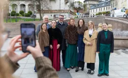 na zdjęciu osoby podczas tańczenia poloneza