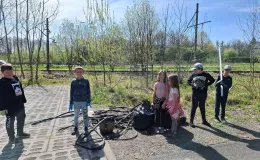 na zdjęciu zbieranie śmieci w Wapienicy 