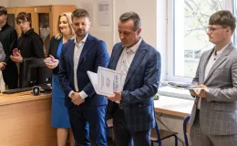 na zdjęciu osoby podczas otwarcia pracowni
