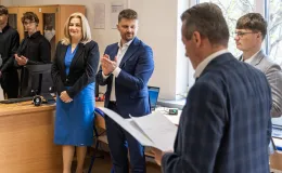 na zdjęciu osoby podczas otwarcia pracowni