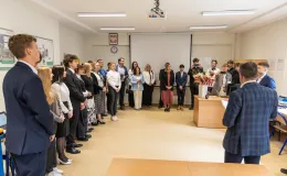 na zdjęciu osoby podczas otwarcia pracowni