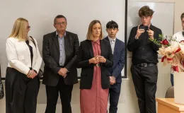 na zdjęciu osoby podczas otwarcia pracowni