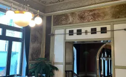 na zdjęciu osoby na salach