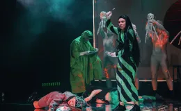 na zdjęciu osoby i aktorzy na scenie