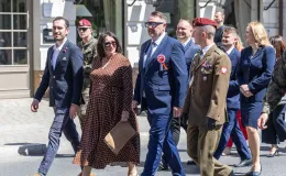 na zdjęciu osoby podczas uroczystości