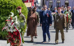 na zdjęciu osoby podczas uroczystości