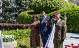na zdjęciu osoby podczas uroczystości