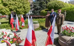 na zdjęciu osoby podczas uroczystości