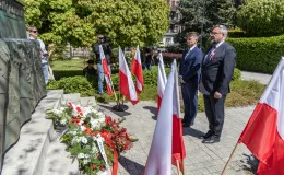 na zdjęciu osoby podczas uroczystości