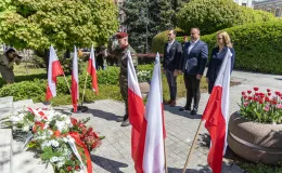 na zdjęciu osoby podczas uroczystości