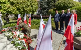 na zdjęciu osoby podczas uroczystości