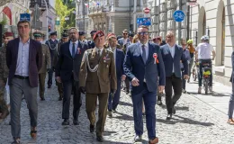 na zdjęciu osoby podczas uroczystości